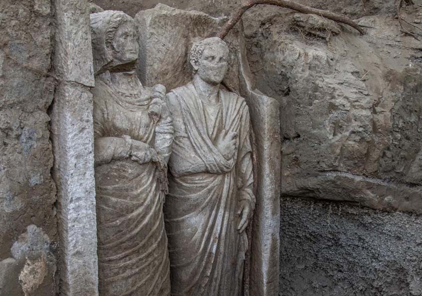 Relieve escultórico funerario